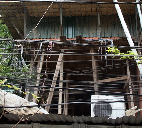Căn hộ đang được cơi nới thêm.