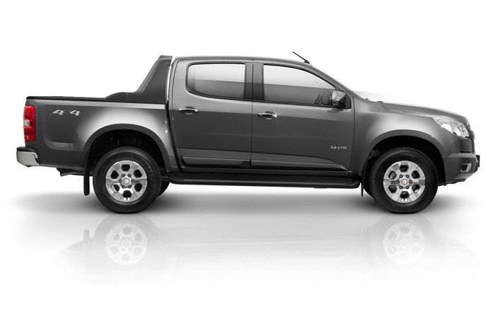 Hãng Chevrolet góp mặt tại triển lãm Bangkok lần này với sản phẩm chủ lực chiếc SUV Captiva phiên bản xe bán tải. Mẫu xe trang bị động cơ E85 4 xi lanh 2.5 lít.