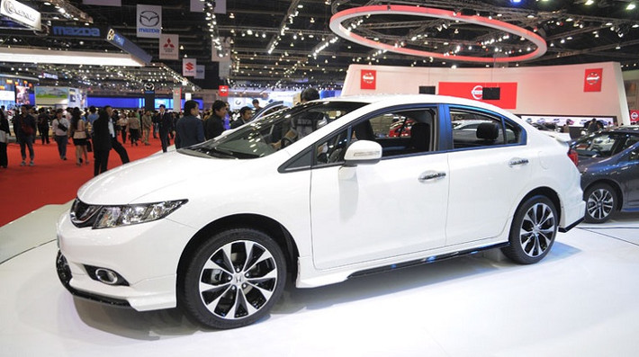 Trong ảnh là chiếc Honda Civic 2014 sản xuất dựa vào địa hình và khí hậu của khu vực.