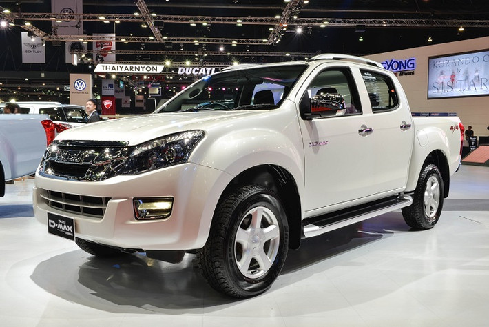 Mẫu bán tải Isuzu D-max nguyên bản hỗ trợ người lái bằng hệ thống ECO thông minh cảnh báo nguy hiểm và tiết kiệm nhiên liệu.