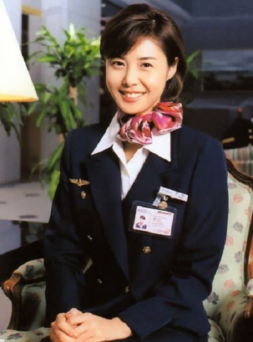Quý phái và lịch lãm là xu hướng mẫu trang phục dành cho tiếp viên hàng không hãng Japan Airlines.