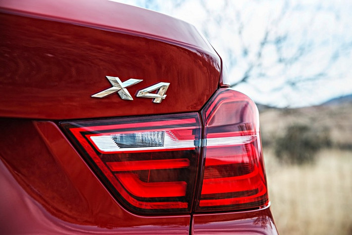 Tại thị trường châu Âu, BMW X4 2015 sẽ có ba phiên bản chạy xăng gồm xDrive20i, động cơ 2.0L tăng áp công suất 181 mã lực; xDrive28i, động cơ 2.0L tăng áp công suất 242 mã lực và xDrive35i, động cơ 3.0L tăng áp, công suất 302 mã lực.