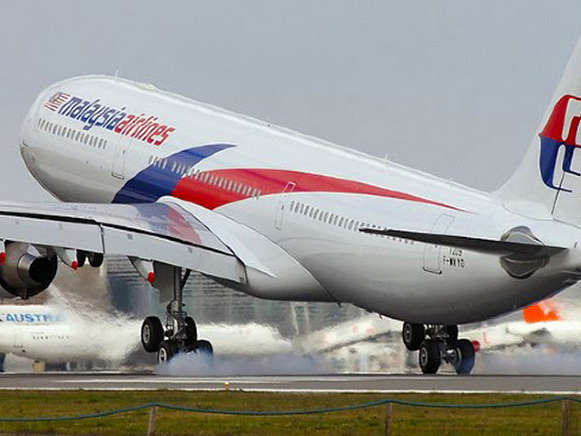 Malaysia Airlines còn sở hữu tới 15 chiếc A380-300 và nâng cấp các tính năng mới tương đương mẫu A380 để phục vụ khách hàng. Mẫu máy bay này có sức chứa 283 hành khách chuyên phục vụ các chuyến bay đường dài.
