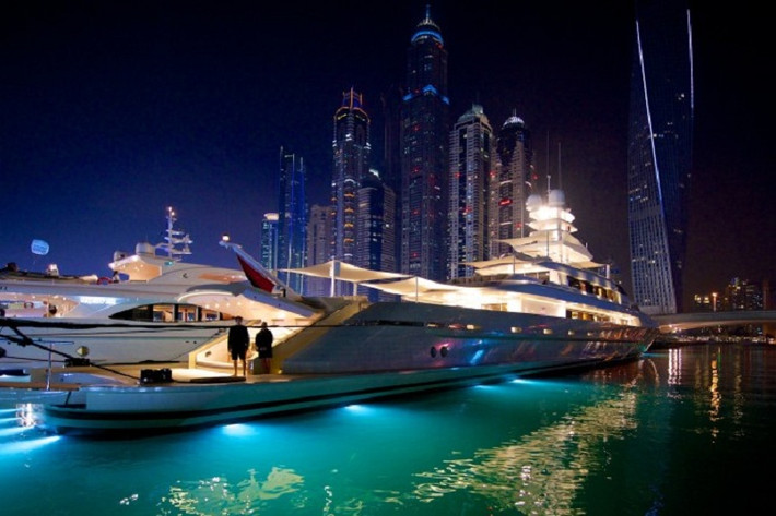 Siêu du thuyền AS Marine 88 Superyacht dài 26 mét nặng 60 tấn khiến cho người khó tính nhất cũng không thể phàn nàn bởi sự sang trọng cũng như độ tin cậy cao do hãng Al Shaali Marine thiết kế.