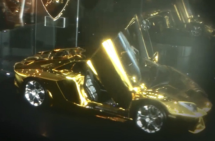 Hiện chiếc Lamborghini mô hình đang được trưng bày ở Dubai và chuẩn bị lên kệ bán đấu giá trong năm nay với giá dự kiến khoảng 4,6 triệu USD, cao hơn nhiều lần phiên bản thật giá 200 nghìn USD.