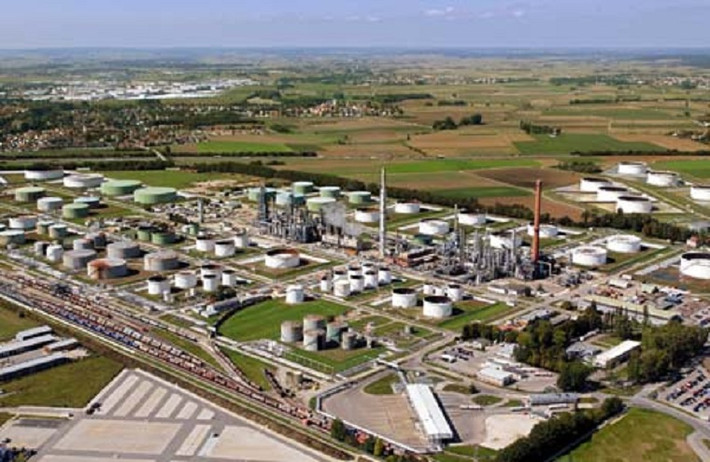 Nhà máy lọc dầu tại Ingolstadt, cách thành phố Munich, nước Đức 80 km về phía bắc.