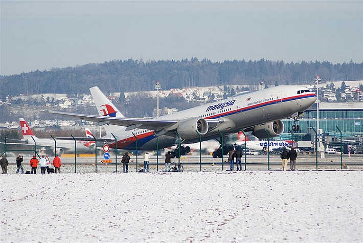 Máy bay Boeing 777-200ER ra mắt từ cuối những năm 90 chở được tối đa 255 hành khách. Có tới 13 chiếc loại này thuộc quyền sở hữu của Malaysia Airline.