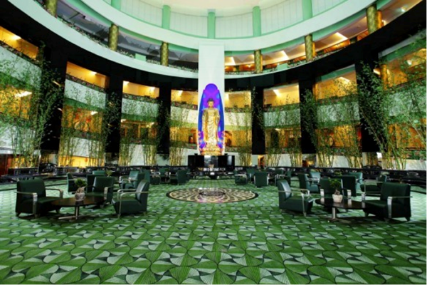 Vườn Tưởng Niệm Niết Bàn, Singapore: Được xây dựng năm 2001, Vườn Tưởng Niệm Niết Bàn là nhà hỏa tang sang trọng nhắm tới cộng đồng Phật Giáo giàu có trong thành phố. Với sảnh cầu nguyện khổng lồ, phòng riêng, tượng vàng nhấp nháy, đèn laser tự động, và âm thanh sống động trung thực, Niết Bàn thật sự hớp hồn bạn. Giá cho dịch vụ mai táng tại nhà hỏa táng dao động từ 6.994 USD đến 517.800 USD.