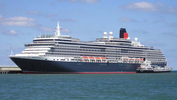 Ngày 13/3/2009, du thuyền Queen Victoria đẳng cấp 6 sao, quốc tịch Úc của Hoàng gia Anh đưa 4.232 du khách đến vịnh. Đây là du thuyền được đánh giá là xa hoa nhất thời đại với khối lượng 90.000 tấn, dài 294 m, rộng 32,3 m và cao 179 m với 990 phòng ngủ và 12 ban công.