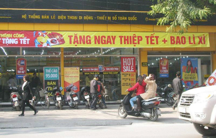 Siêu thị điện máy trên phố Thái Hà (quận Đống Đa, Hà Nội) cũng có lì xì hấp dẫn cho khách hàng.
