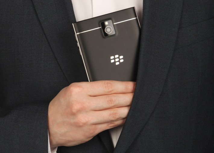 Với mức giá trung bình, 599 USD (trên 12 triệu) không đi kèm hợp đồng từ nhà mạng, BlackBerry Passport có thể là lựa chọn hàng đầu của các tín đồ công nghệ.