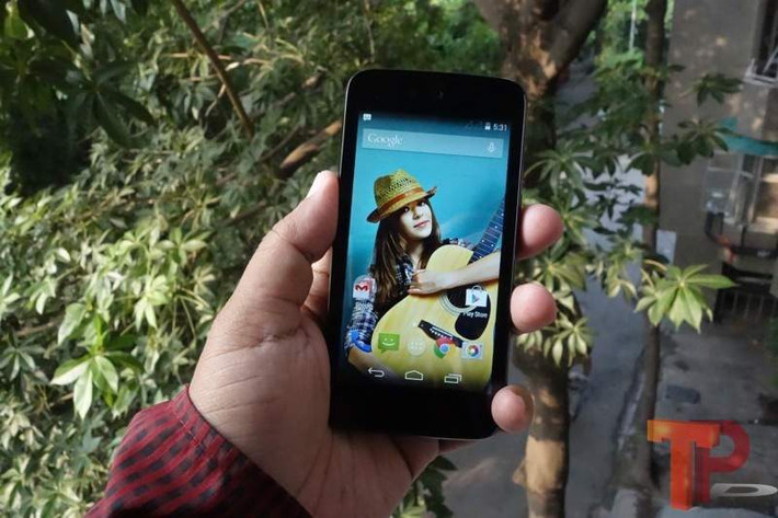 Spice Android UNO Mi-498 nhỏ gọn.