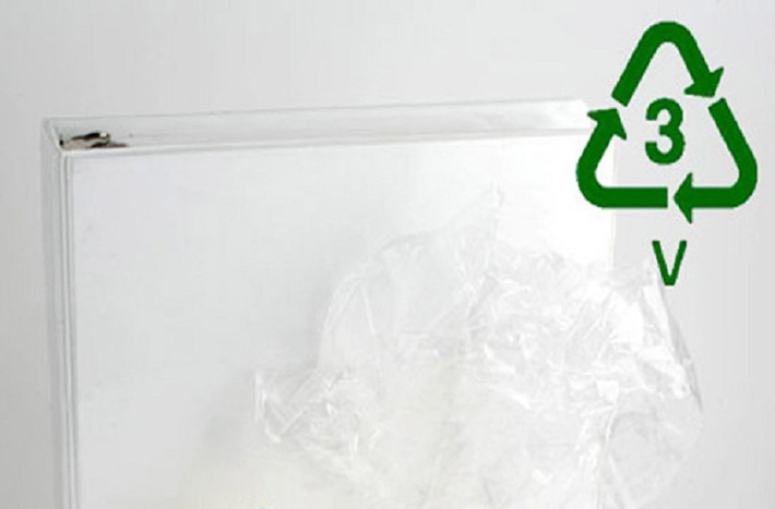 Đặc biệt nhựa PVC (số 3) chứa phthalates (cản trở sự phát triển của hormone và khả năng sinh sản), không an toàn khi gặp nhiệt độ cao, nước nóng...vì thế bạn nên hạn chế việc dùng đồ nhựa này đựng đồ ăn, sữa, nước uống hoặc cho vào lò vi sóng rã đông thực phẩm. Nhựa PVC là một loại nhựa có tính độc, không thể dùng sản xuất túi hay hộp đựng.