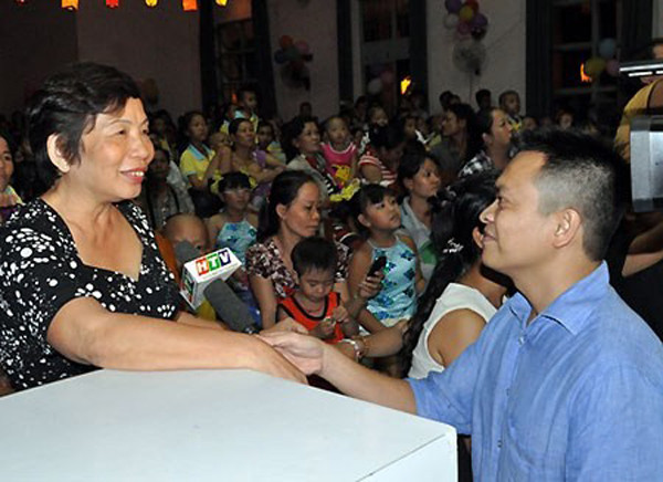 Chính gia thế khủng của mẹ chồng Hoa hậu Jennifer Phạm đã khiến khán giả tò mò về cuộc sống làm dâu hào môn của người đẹp.
