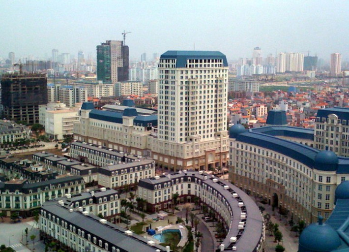 Nằm trên đường Mễ Trì, thuộc xã Mỹ Đình, huyện Từ Liêm, The Manor được ví như "Paris thu nhỏ" tại Hà Nội.