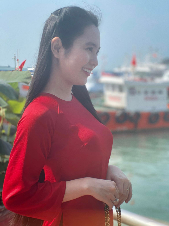 "Thêm nữa, đây cũng là dịp nhìn nhận lại bản thân để đưa ra những dự định và nhiệm vụ mà mình phải thực hiện trong năm mới, kết nối nhiều hơn để tình cảm giữa mình và người thân ngày càng bền chặt", Ái Phi chia sẻ.