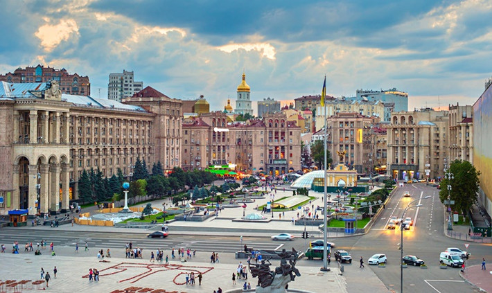 Hồi tháng 1, Giám đốc Sở Chính sách Kinh tế của Liên đoàn Người sử dụng lao động Ukraine, ông Sergey Salivon cảnh báo nền kinh tế Ukraine đang đối mặt với một cuộc khủng hoảng nguy hiểm và có thể vỡ nợ, sau khi cho hay Tổng sản phẩm quốc nội (GDP) của quốc gia này vẫn ở mức thấp nhất ở châu Âu.