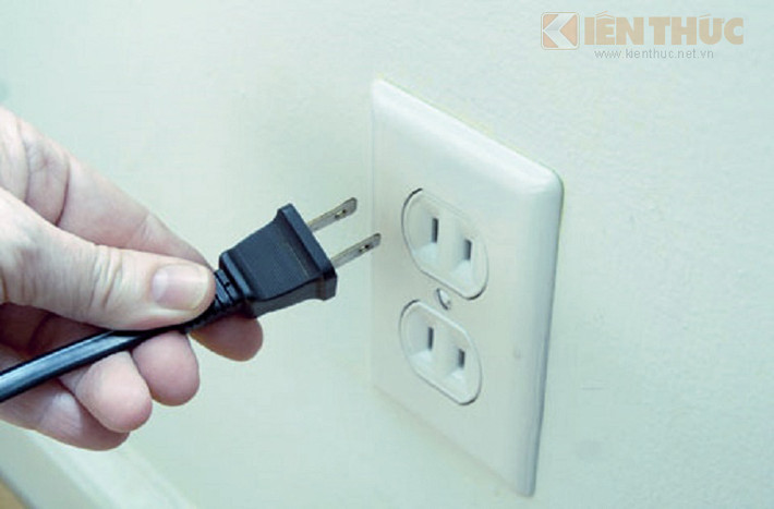 Về cung cấp nhiên liệu: Bếp từ cần nguồn điện ổn định, tránh bị quá tải gây chập, cháy. Nếu như nhà bạn thường xuyên mất điện thì không nên dùng loại bếp này.