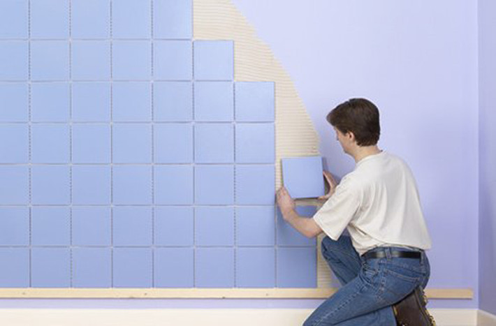 Hoặc ốp gạch inax, gỗ lên tường vừa có tác dụng chống ẩm mốc vừa làm đẹp cho căn phòng.