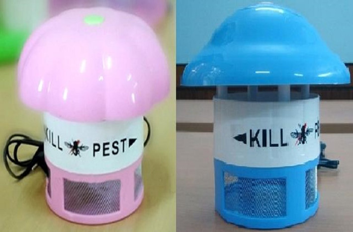 Đèn kill pest cũng bị người tiêu dùng khuyến cáo không nên mua. Chị Thu Đào (khu đô thị Trung Hòa) cho biết: "Hôm trước có người bạn định mua đèn loại này, mình phải can ngay. Mình dùng thì biết, ánh sáng yếu quá không thu hút được muỗi, phần mái trang trí che hết cả lỗ khí để côn trùng bay vào rồi".