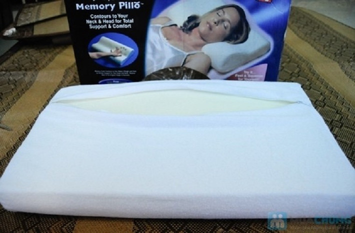Lại Thu Trang (SV Đại học Thăng Long) cho biết: “Mình đã dùng gối Memory nhưng không thấy có gì khác với gối thông thường, vẫn “kéo bễ” ầm ầm, nằm thì thoải mái, nhưng chỉ có vậy thôi, không chữa được bệnh ngáy, hơn nữa giá cho một chiếc gối như vậy không hề rẻ".