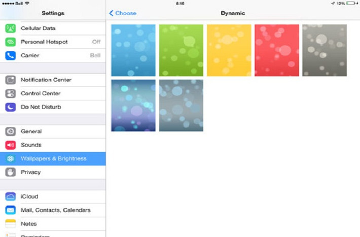 Hình nền động của iOS 7.1 khá đẹp xong sẽ "ngốn" pin của điện thoại, bạn cần vào Settings ->Wallpapers & Brightness ->Choose Wallpaper chọn hình tĩnh để thay thế.