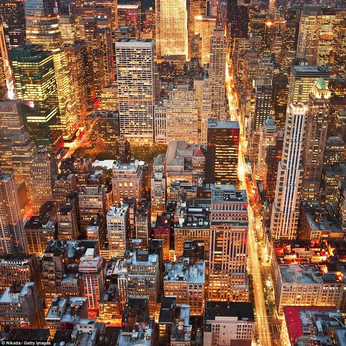 Trung tâm thành phố New York (Mỹ) lộng lẫy với ánh đèn đêm.