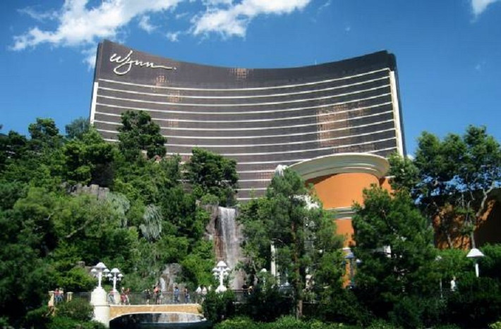 The Wynn, Las Vegas – 2.7 tỉ USD. Một sòng bạc khác của tập đoàn bất động sản The Wynn có khu đánh bạc rộng 110 nghìn m2 và một khu trung tâm hội nghị rộng 220 nghìn m2, đã được tạp chí The Forbes và Mobil đánh giá hạng 5 sao.