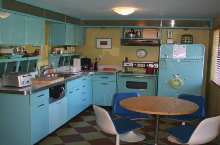 Khách sạn Lazy Meadow nằm ở Woodstock, New York thuộc quyền sở hữu của 2 nữ tỷ phú Kate Pierson và Monica Coleman. Khách sạn gồm 3 khu nằm trong diện tích 5km vuông là nơi lý tưởng để hoạt động ngoài trời và cắm trại.