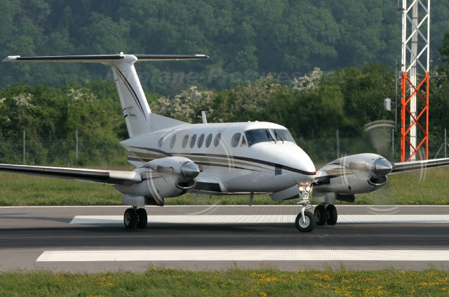 King Air 200 thuộc dòng máy bay phản lực cánh quạt 2 động cơ do Công ty Beech Aircraft Corporation của Mỹ sản xuất. Loại máy bay này được Vasco khai thác với các dịch vụ: bay thuê chuyến, phục vụ khách thương gia trong nước và quốc tế, bay cấp cứu y tế, chụp ảnh, khảo sát, hiệu chuẩn thiết bị dẫn đường hàng không.