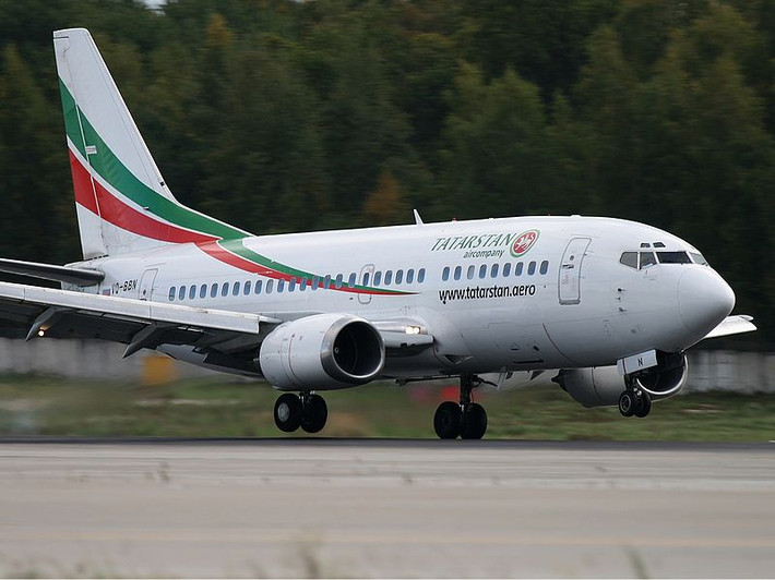 Boeing 737-500 ra đời để thay thế cho dòng máy bay 737-200 cũ kĩ. Dòng máy bay này hội tụ đầy đủ những đặc điểm tốt nhất của dòng máy bay cổ điển Boeing 737, cho phép chuyên chở kinh tế hơn.