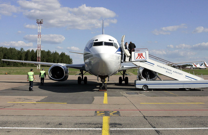 Loại máy bay này trở thành niềm yêu thích của các hãng hàng không Nga như: Aeroflot-Nord (nay là Nordavia), S7 Airlines, Rossiya... Các hãng này mua dòng máy bay Boeing 737-500 để thay thế cho các máy bay cũ do Liên Xô chế tạo.