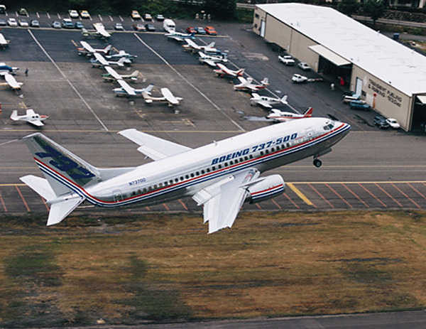 Máy bay hành khách Boeing 737-500 là thành viên nhỏ nhất trong gia đình máy bay cổ điển Boeing 737. Loại máy bay này có thân ngắn hơn đồng thời tầm bay xa hơn dòng máy bay cơ sở Boeing 737-300.