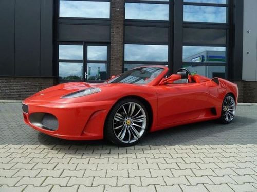 Trong số xe mà cảnh sát thu giữ, có một chiếc Ferrari F430 Spider biến hình từ Toyota MR2, mẫu thể thao 2 chỗ dẫn động cầu sau với động cơ 1,8 lít 4 xi-lanh công suất 140 mã lực. Các xe này được chế tạo bằng sợi thủy tinh và hoàn thiện bằng các loại logo giả. Thật khó phân biệt thật giả bởi từ trong ra ngoài chiếc xe, thậm chí các chi tiết động cơ cũng đã được biến đổi một cách hoàn hảo.