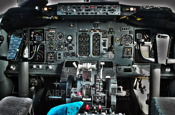 Khoang lái của Boeing 737-500.