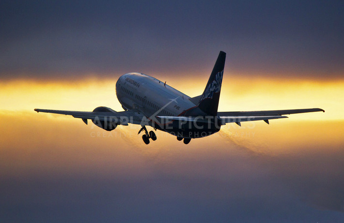 Sau khi các dòng máy bay Boeing 737-600, 737-700, 737-800 và 737-900 ra đời thì Boeing 737-500 lại được xếp vào hàng dòng máy bay cũ kỹ. Tuy nhiên không thể phủ nhận những gì mà Boeing 737-500 đã làm được cho ngành hàng không thế giới.