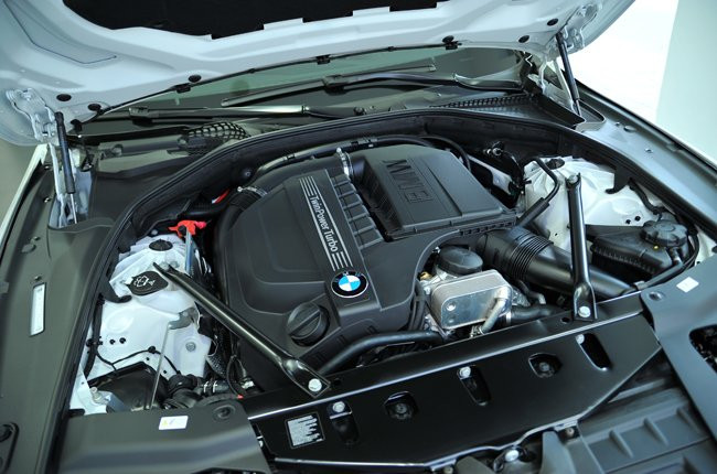 Siêu xe được trang bị động cơ I6 dung tích 3.0L được tích hợp công nghệ TwinPower Turbo, hệ thống phun xăng trực tiếp, hệ thống van biến thiên theo tốc độ VALVETRONIC và hộp số tự động 8 cấp, cho công suất cực đại 320 mã lực và mô-men xoắn cực đại 450 Nm.