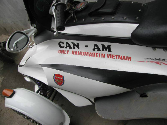 Theo chủ nhân của Can-Am Việt Nam, ngoài phần thân xe được học theo các hình ảnh trên mạng, còn lại các chi tiết khác, chủ nhân tự do sáng tạo.