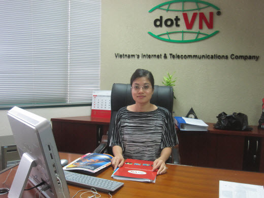 Ứng Ngọc Anh (SN 1980) hiện là Chủ tịch HĐQT Công ty cổ phần Internet & Viễn Thông Việt Nam (It.vn). Ngoài ra, Ngọc Anh còn là trưởng đại diện HI-TEK Inc Hoa kỳ tại Việt Nam, đồng thời là Tổng giám đốc Công ty cổ phần Thương mại quốc tế Việt Nam (Business.vn). Trong mắt đồng nghiệp, Ngọc Anh là cô gái trẻ trung, thông minh, năng động và không kém phần xinh đẹp.