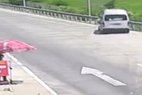 Khoi to tai xe tong CSGT tai chot kiem dich Covid-19