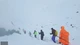 Hàng trăm người mắc kẹt trên núi Everest vì bão tuyết