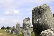 Dãy đá Carnac – công trình cự thạch cổ nhất châu Âu gây tranh cãi