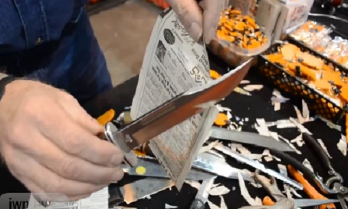 Cận cảnh con dao sắc nhất thế giới