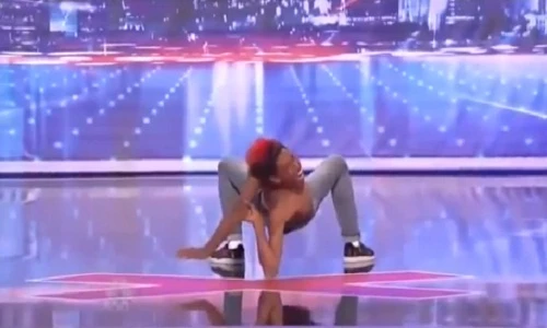 Màn uốn dẻo kinh ngạc của thí sinh America's Got Talent