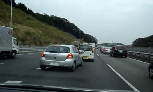 Ngưỡng mộ cách cảm ơn của người Nhật khi được nhường đường