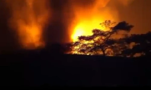 Clip: Cháy kinh hoàng ở KCN Quang Minh, Hà Nội