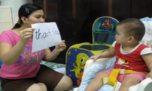 Phát sốt với bé 18 tháng biết đọc