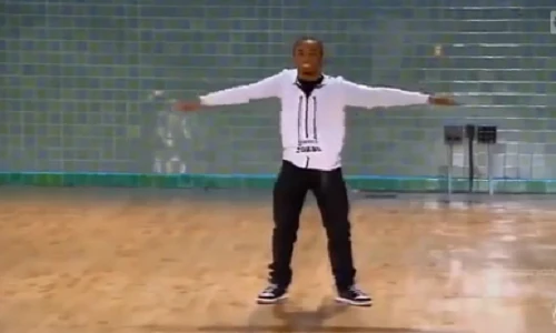 Đã mắt xem chàng trai nhảy như robot