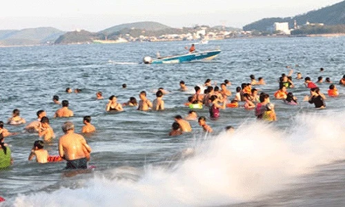 Bí quyết bảo vệ làn da và mái tóc khi đi biển