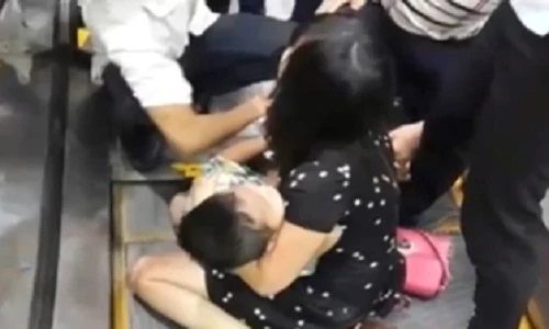 Những rủi ro gì có thể xảy ra khi đi thang cuốn?